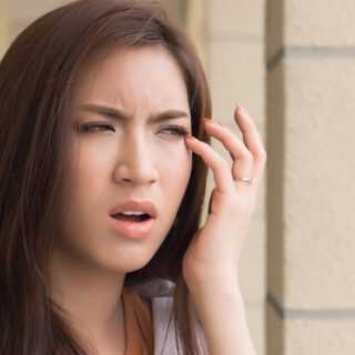 mata kedutan sebelah kiri