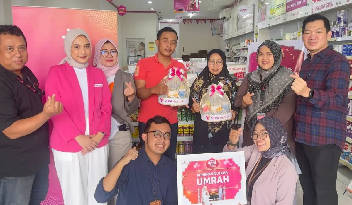VIVA Apotek Wujudkan Impian 2 Pelanggan Melalui Program “THR UMRAH – Selangkah Menuju Makkah”
