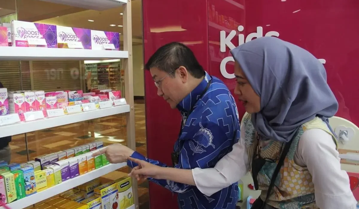 PESTA Belanja di VIVA Apotek, Anang Hermansyah Ajak Pelanggan Raih Emas Gratis