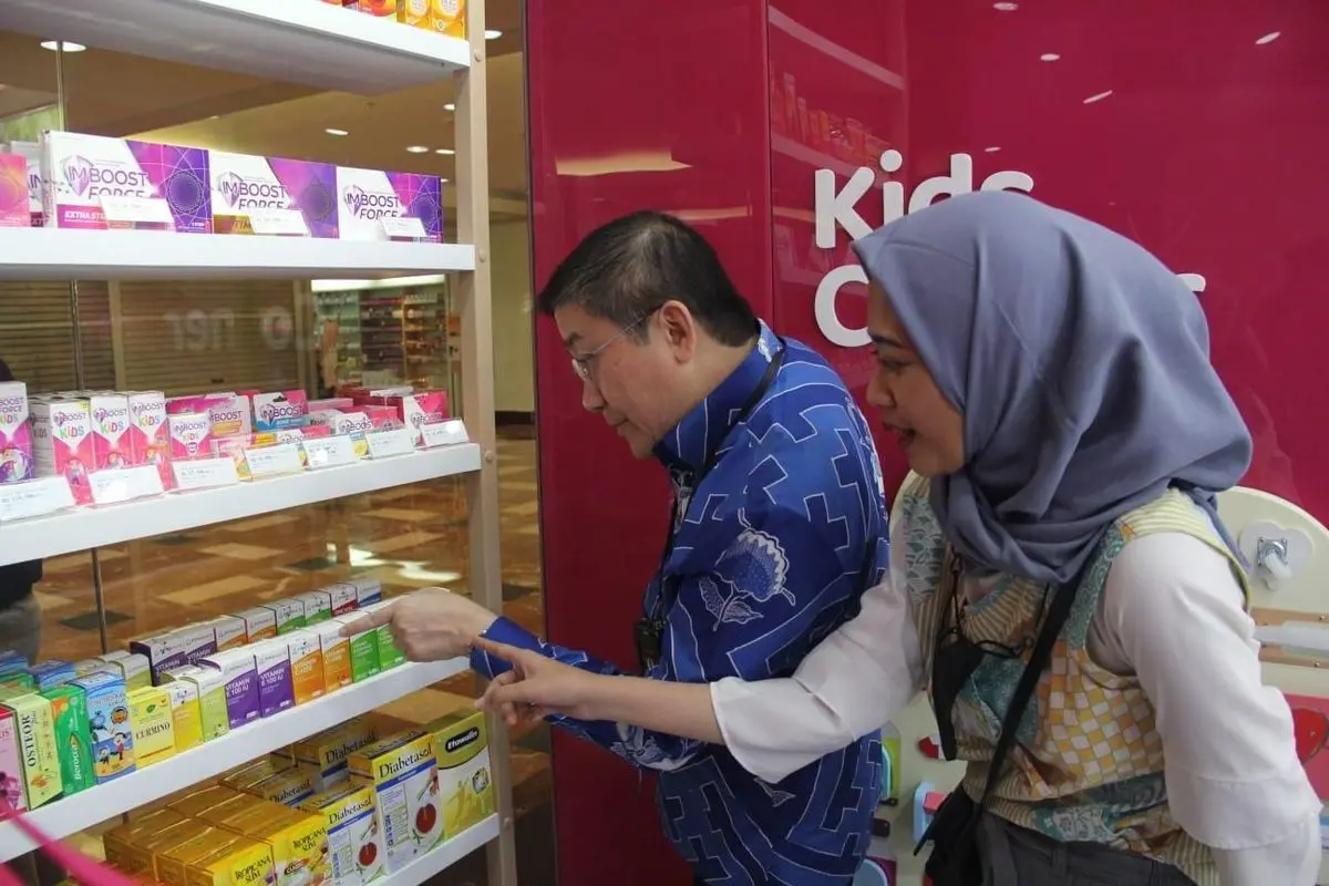 PESTA Belanja di VIVA Apotek, Anang Hermansyah Ajak Pelanggan Raih Emas Gratis