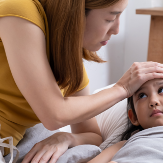 cara mengatasi anak demam tapi tangan dan kaki dingin