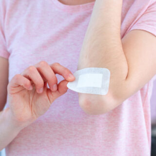 cara memilih plester luka yang nyaman