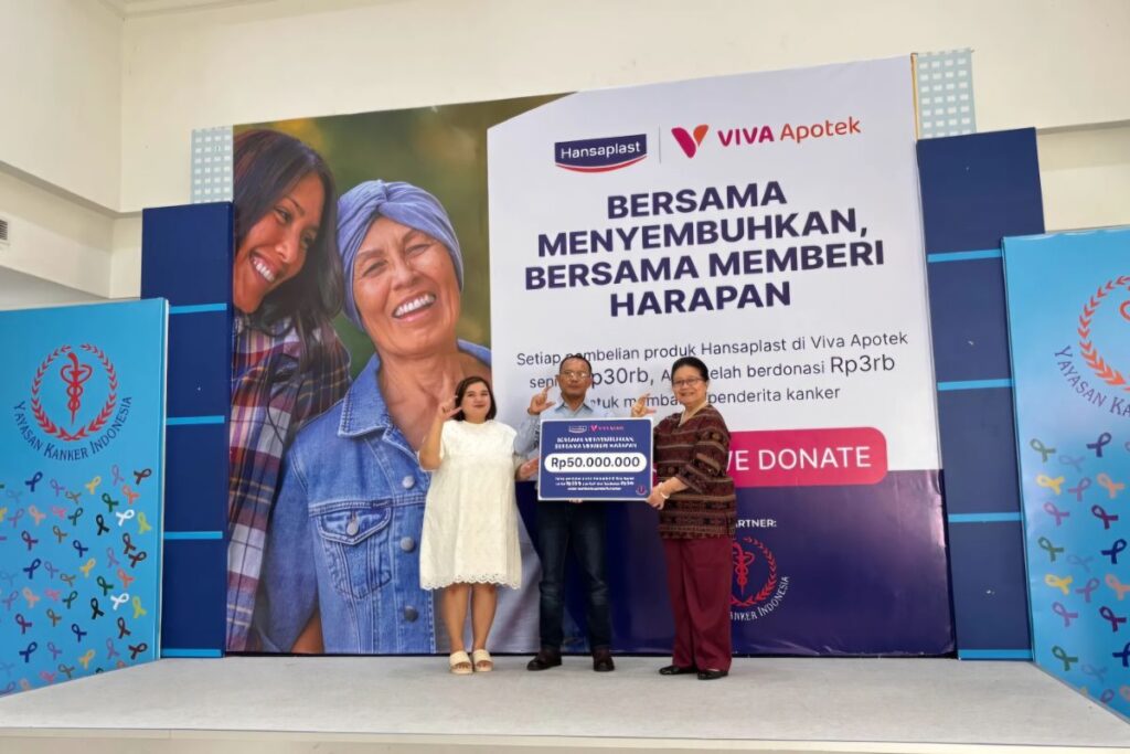 VIVA Apotek & Hansaplast Donasi Rp50 Juta untuk Cegah Kanker