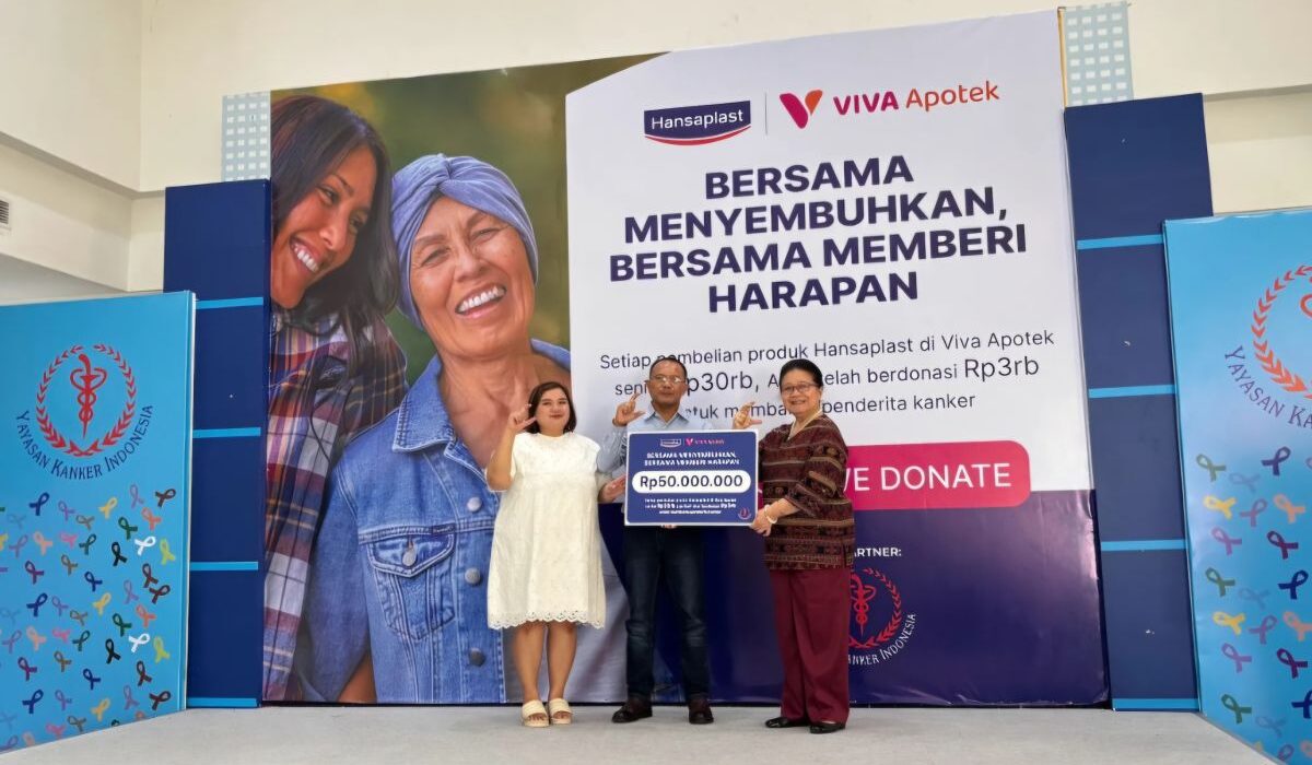 VIVA Apotek & Hansaplast Donasi Rp50 Juta untuk Cegah Kanker