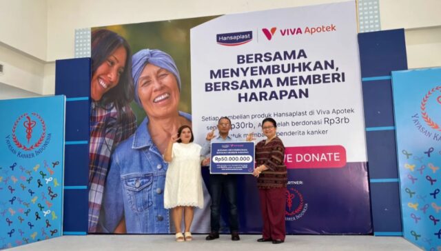 VIVA Apotek & Hansaplast Donasi Rp50 Juta untuk Cegah Kanker